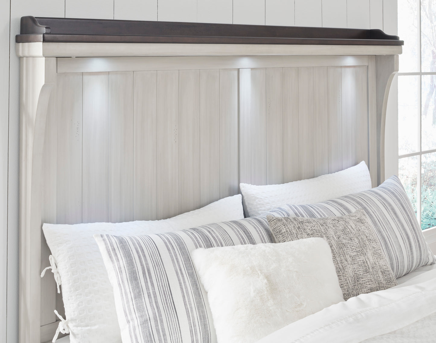 Darborn King Panel Bed with Mirrored Dresser & Nightstand