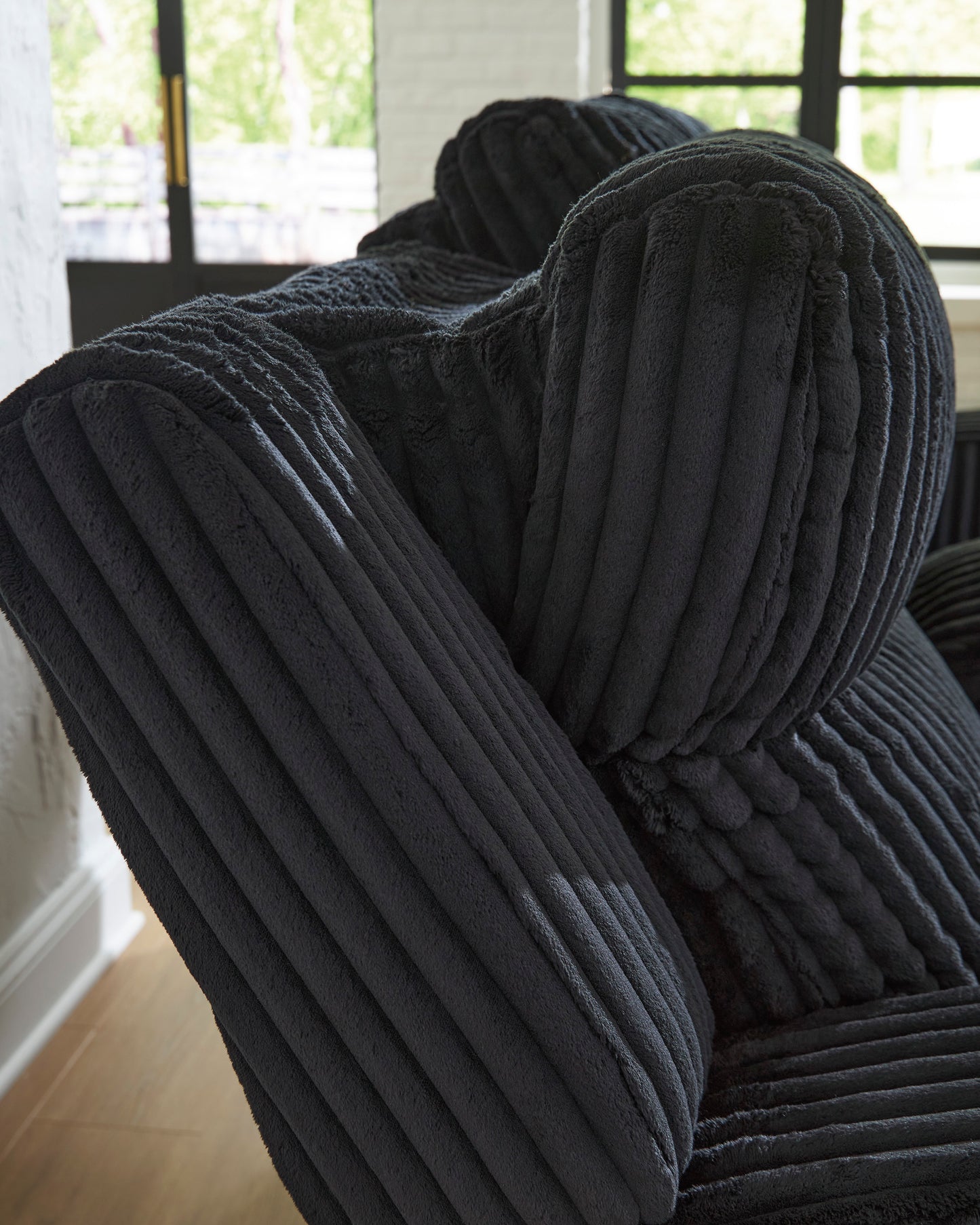 Forest Lake Power Reclining Black Sofa With Adjustable Headrest